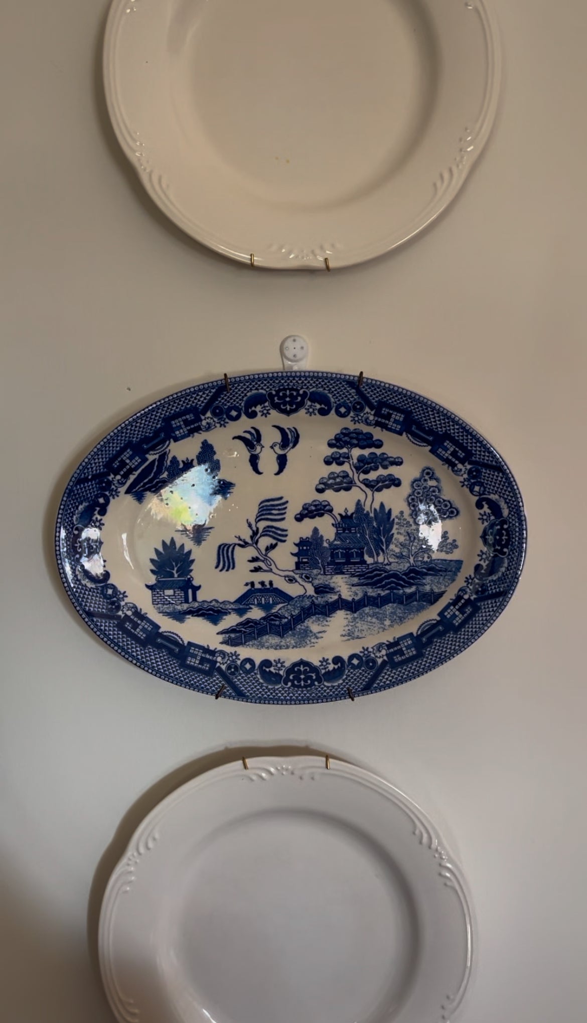 Blue Willow Platter with Plate Hanger