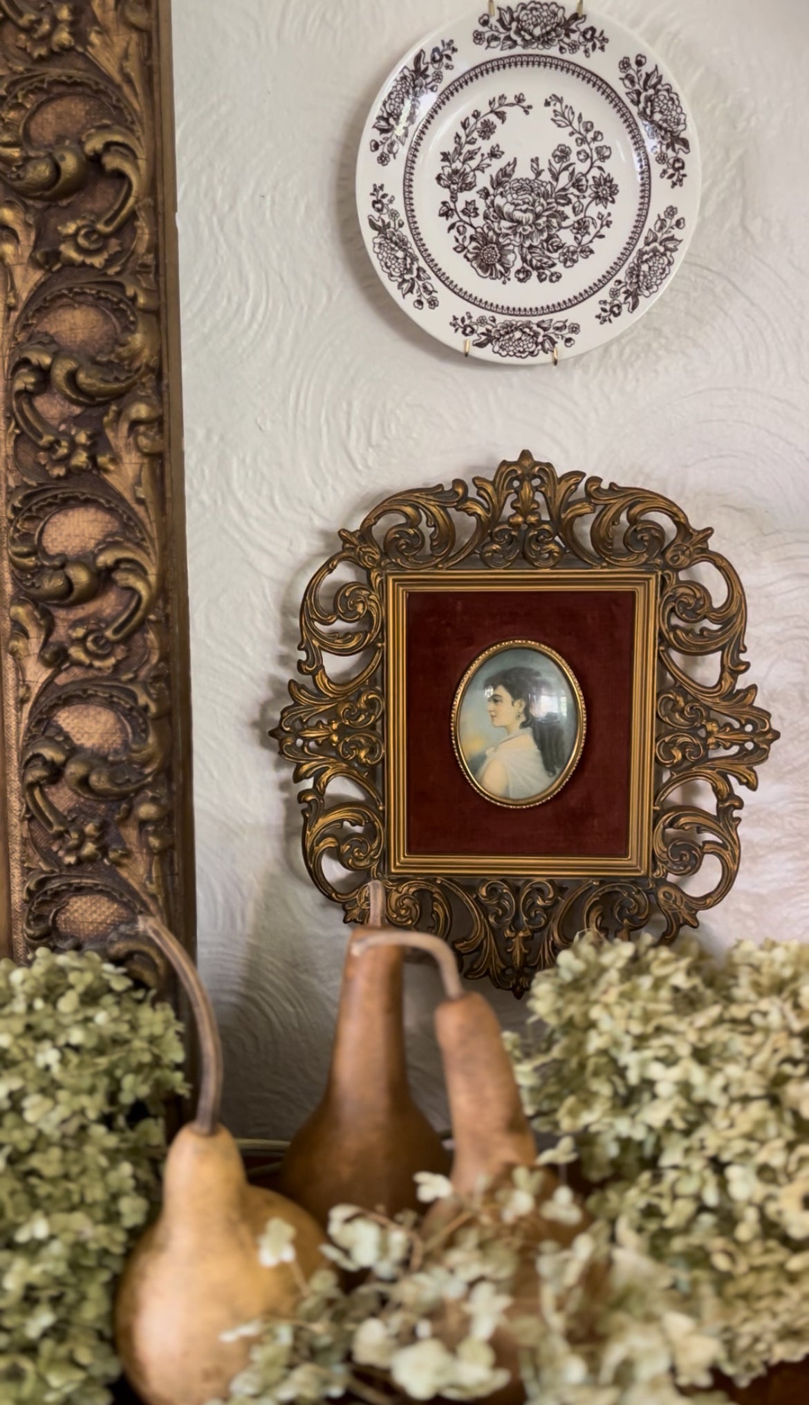 Set of 2 Portraits in Ornate Gold Frames with Velvet Matting
