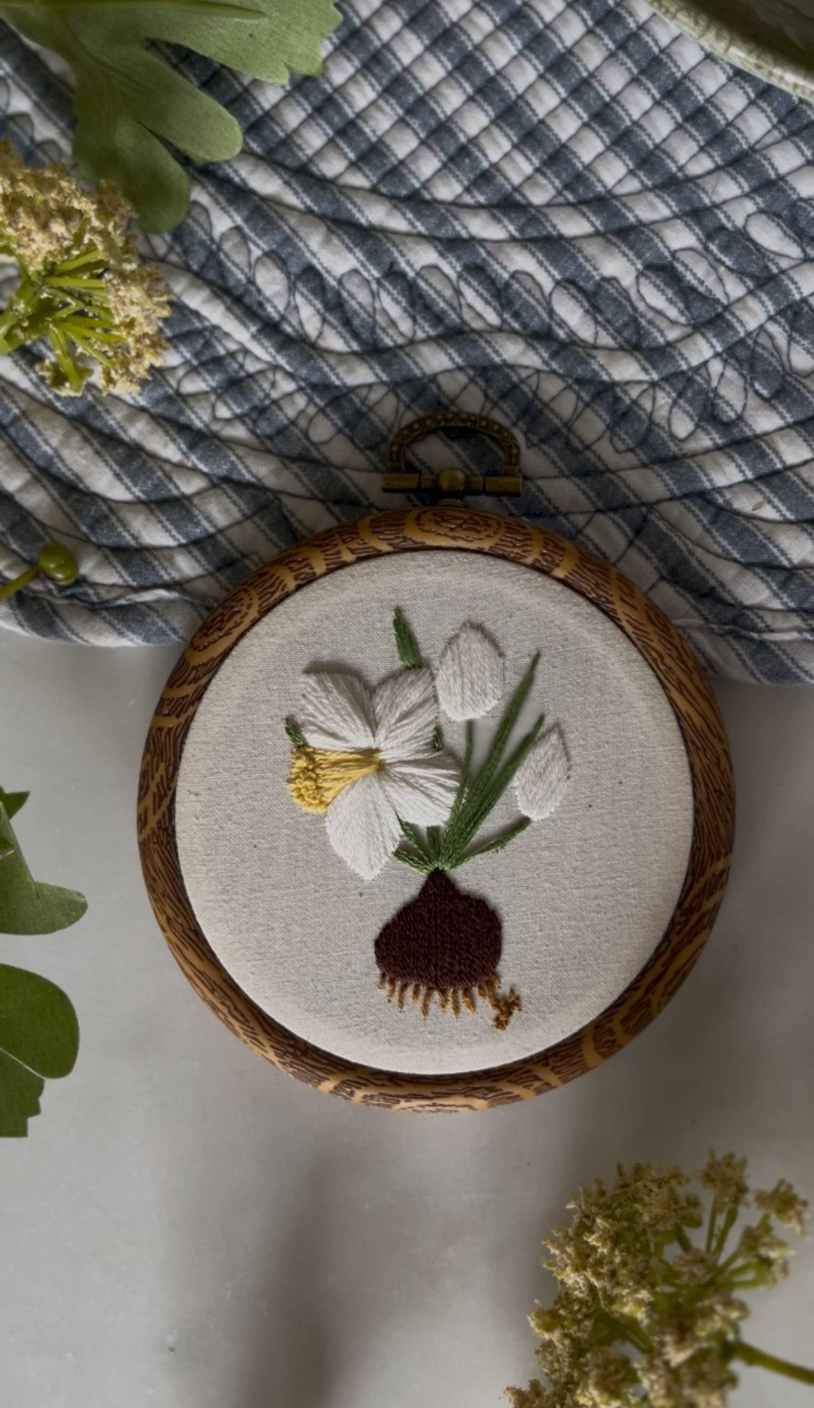 Daffodil Bulb Embroidery Magnet