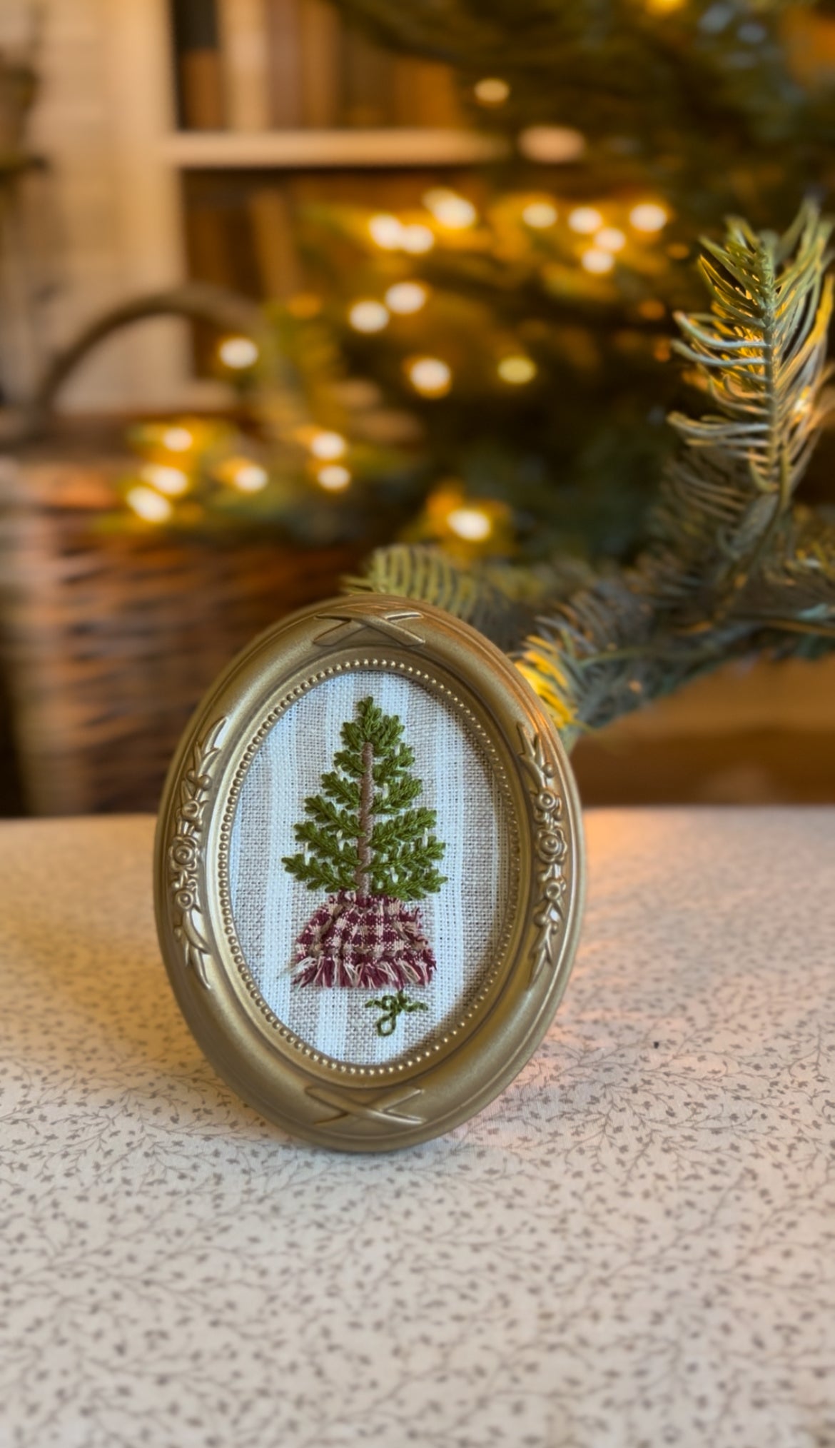 Small Green Christmas Tree Embroidery Frame