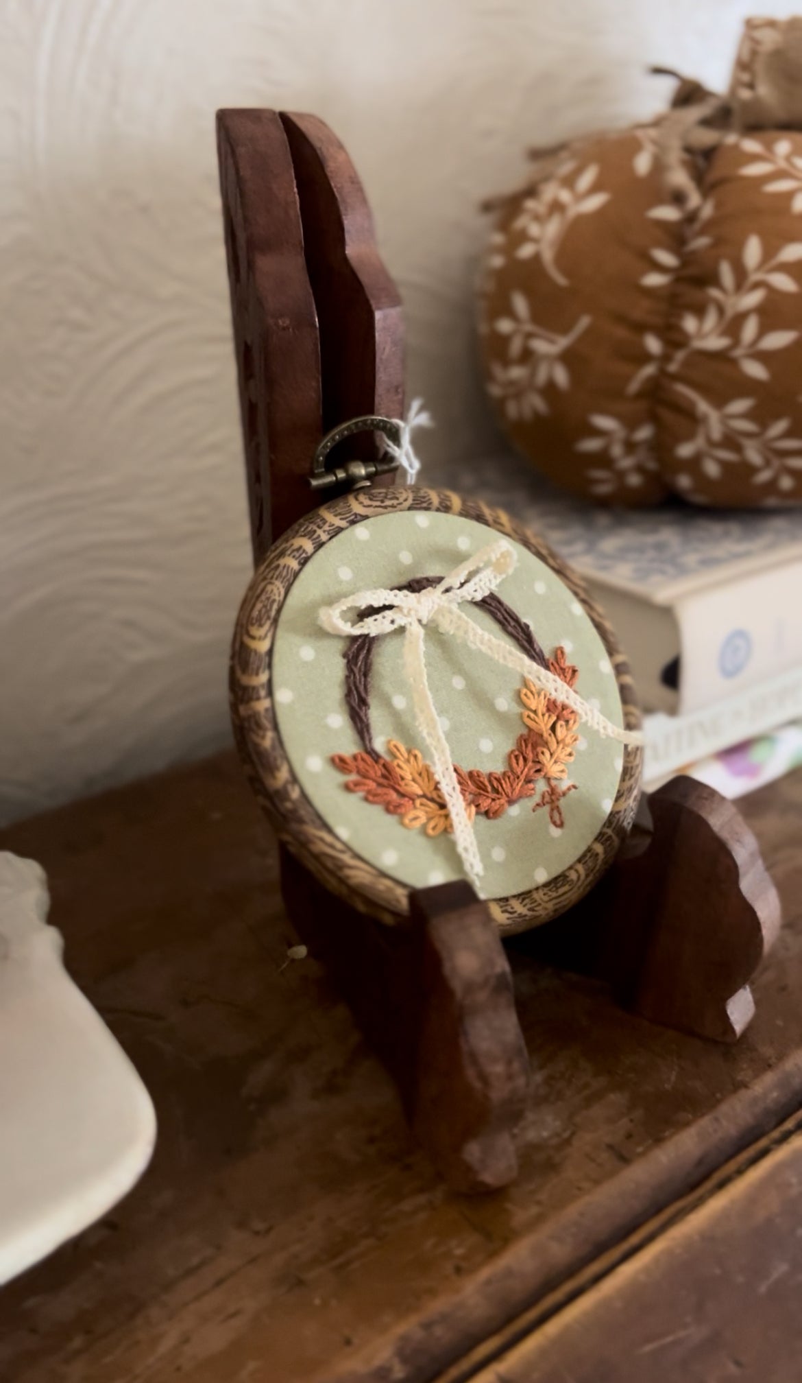 Small Grapevine Fall Wreath on Green Polka-dot Fabric Embroidery Magnet