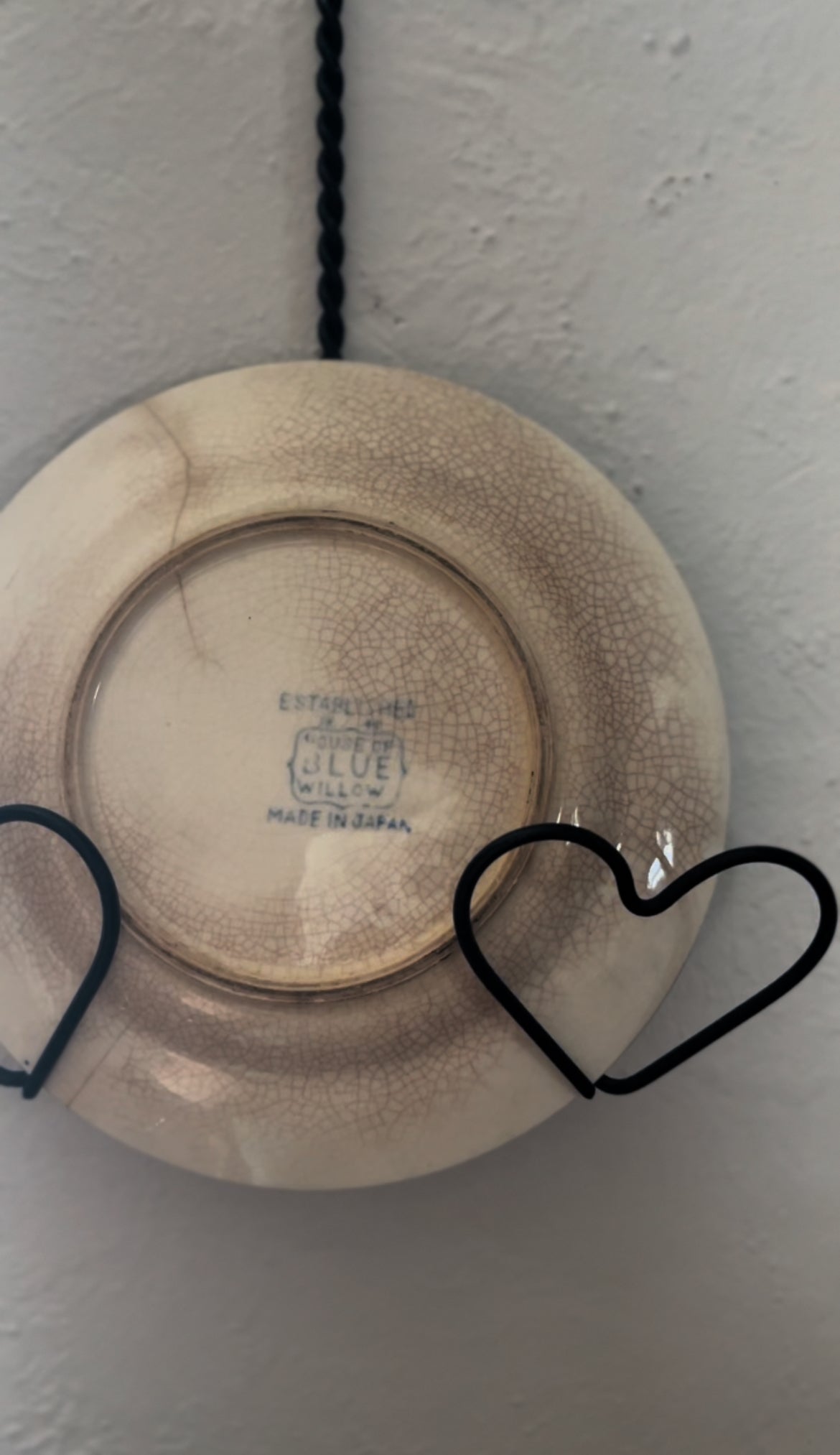Wire Heart Plate Holder (blue willow plate included)