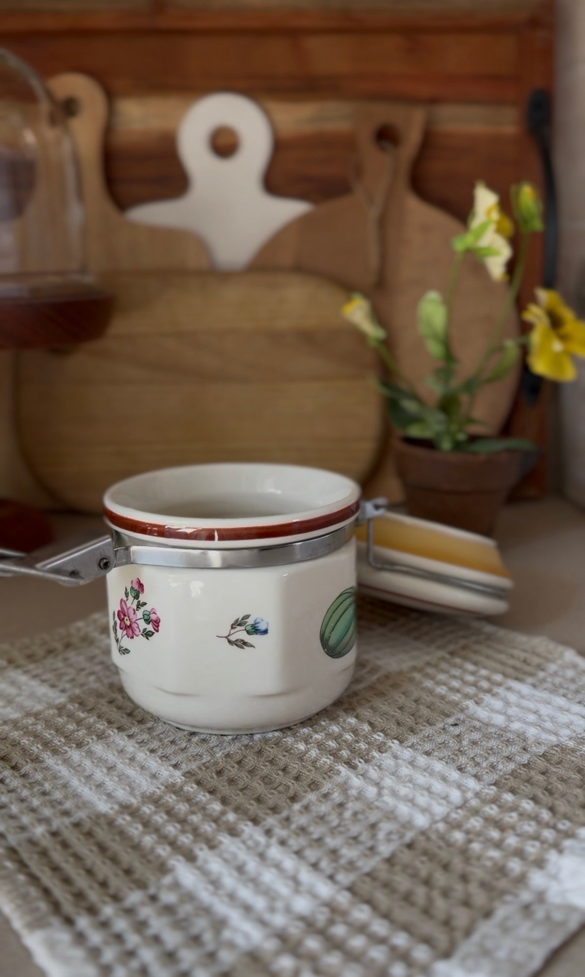 Small Cottage-Style Canister