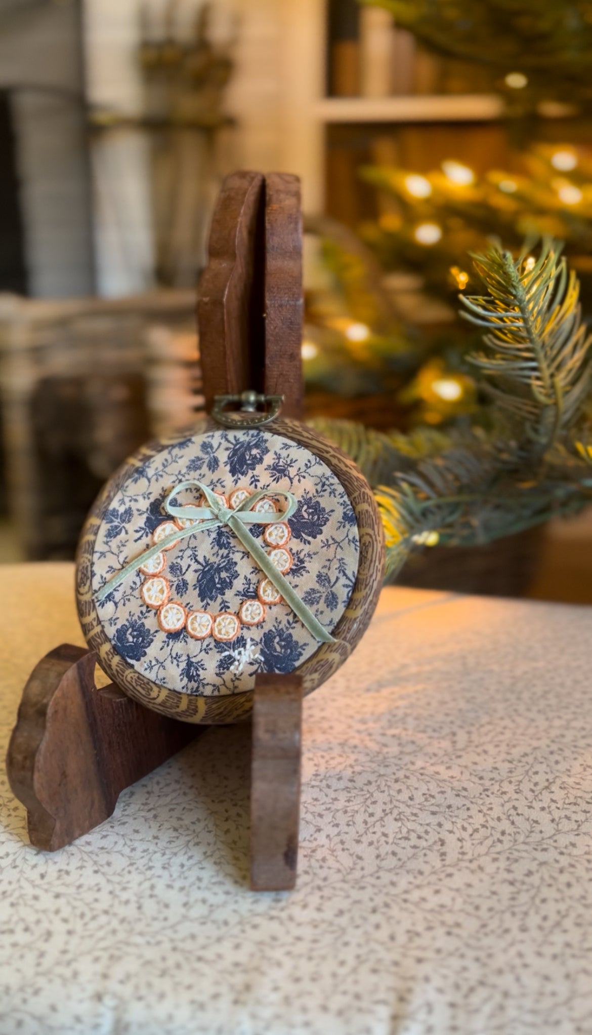 Small Dried Orange Wreath Embroidery Magnet