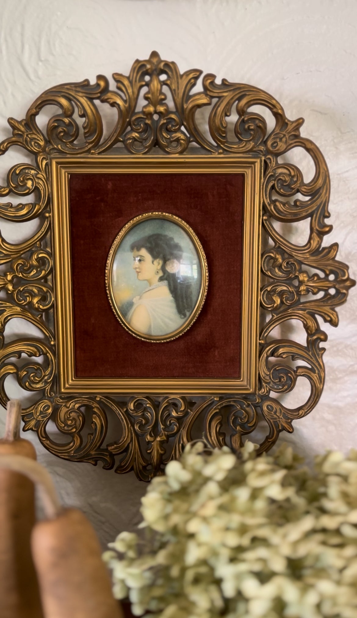 Set of 2 Portraits in Ornate Gold Frames with Velvet Matting