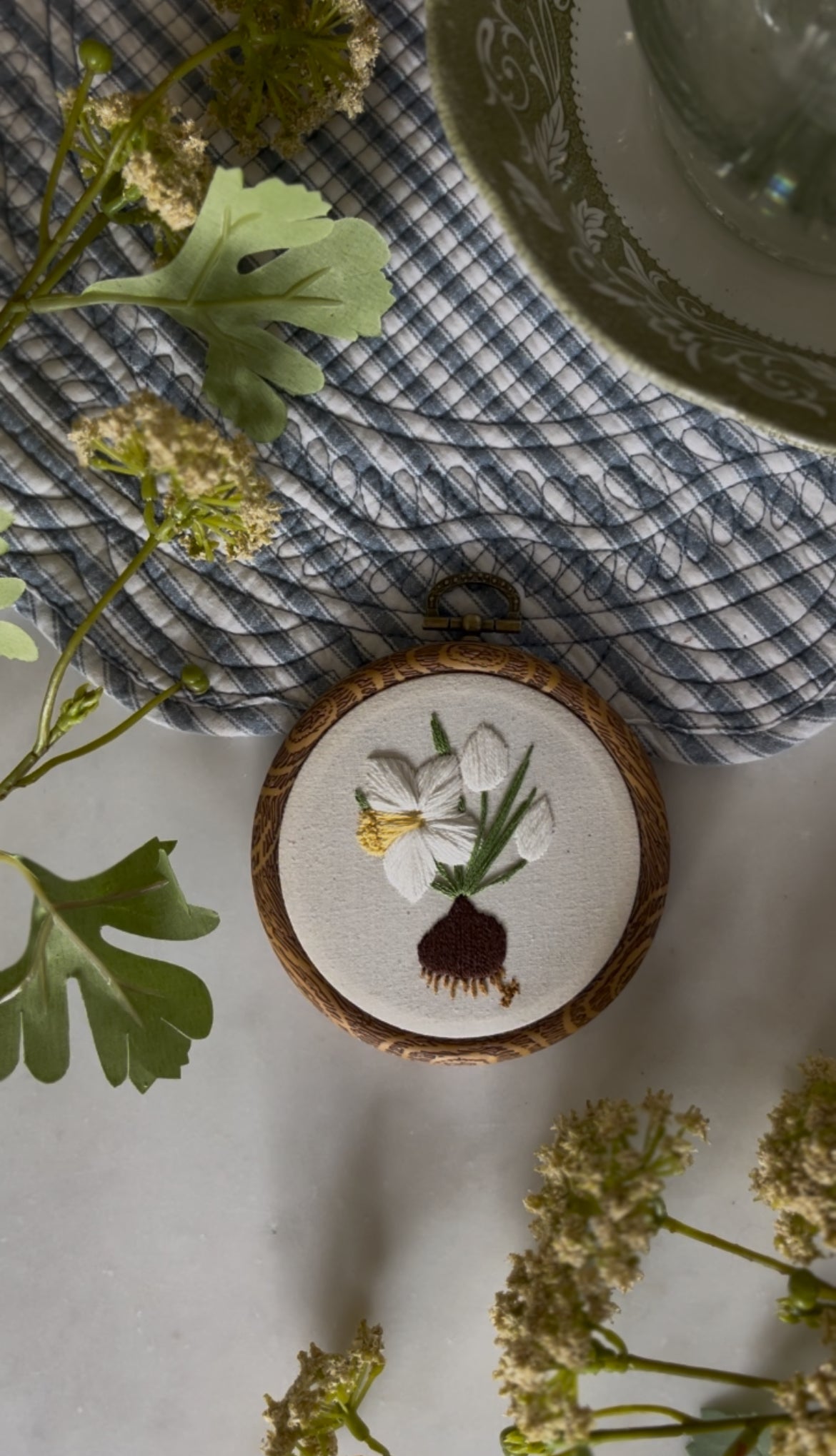Daffodil Bulb Embroidery Magnet