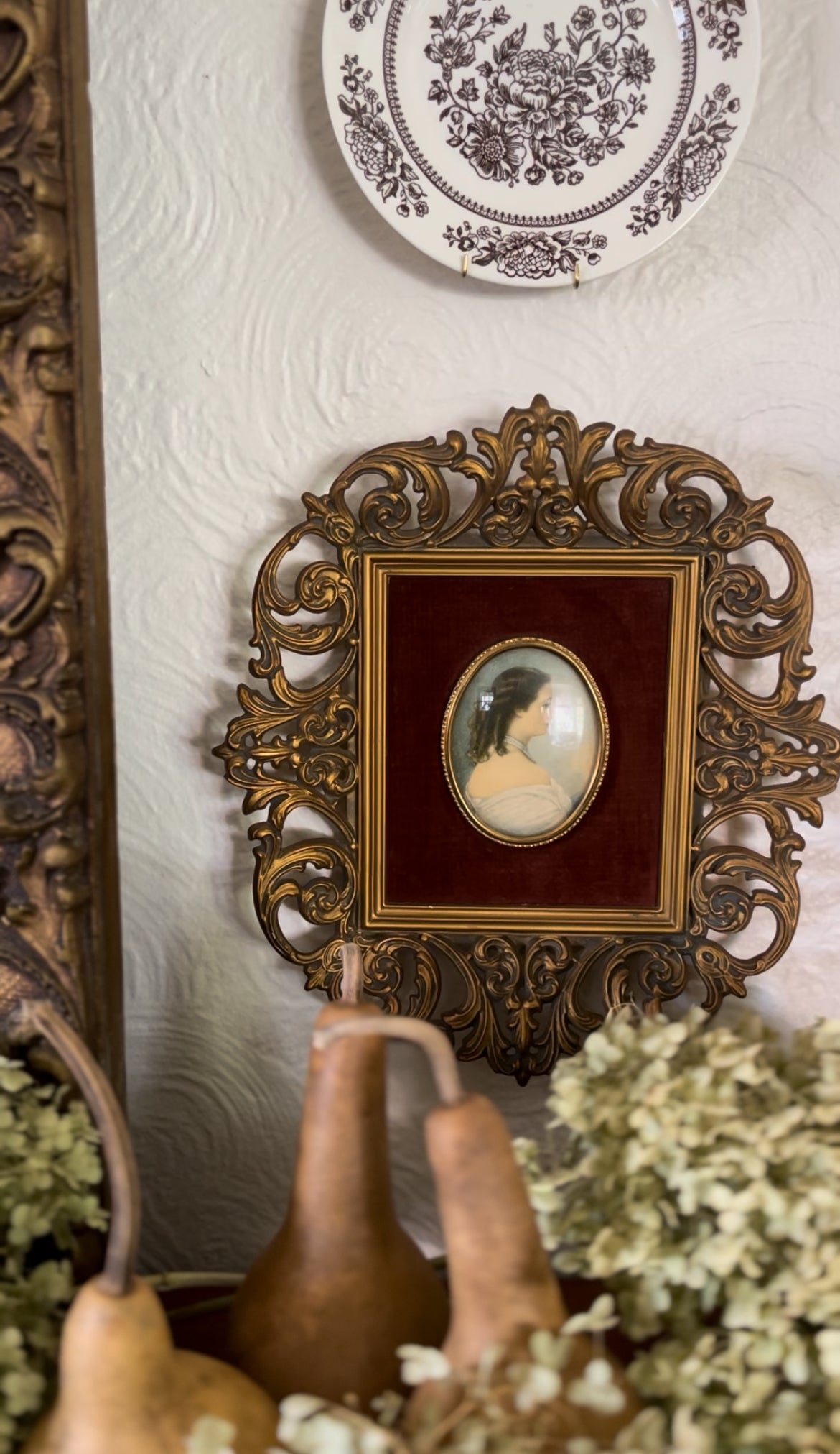 Set of 2 Portraits in Ornate Gold Frames with Velvet Matting