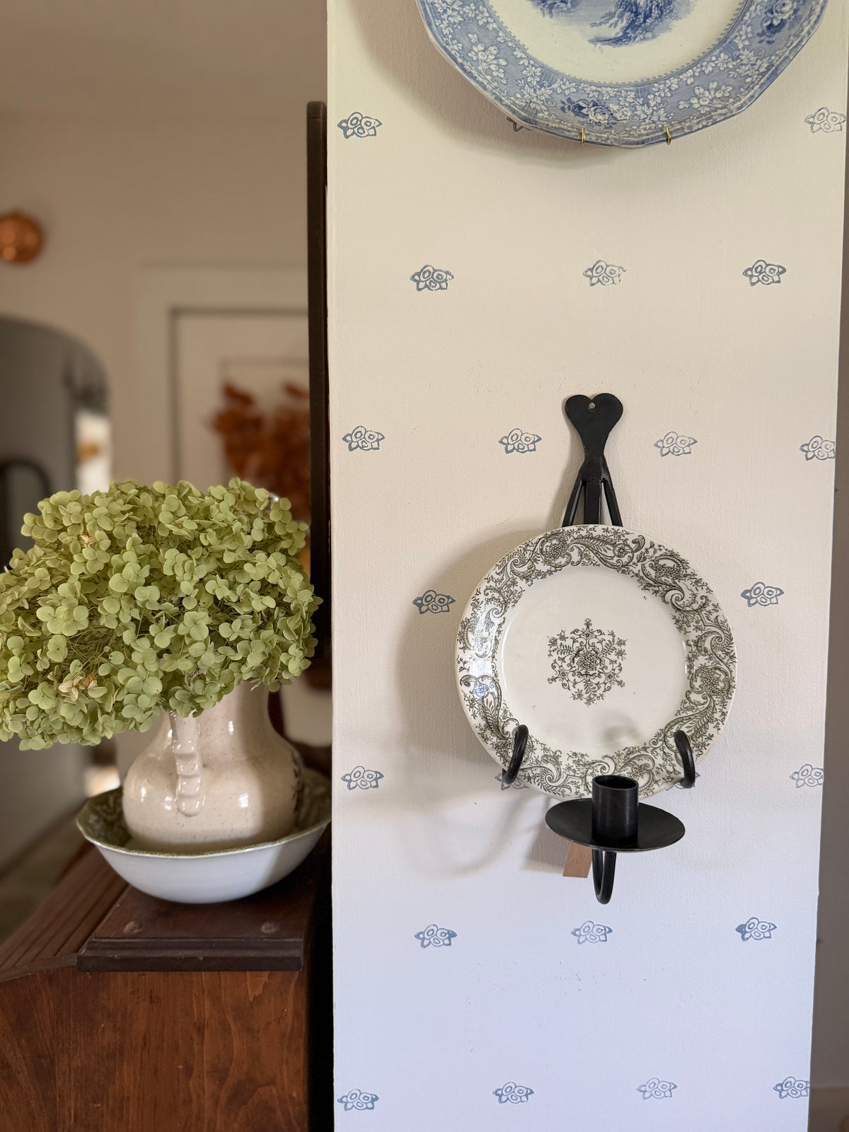 Wrought Iron Plate Sconce (comes with vintage plate made in England)