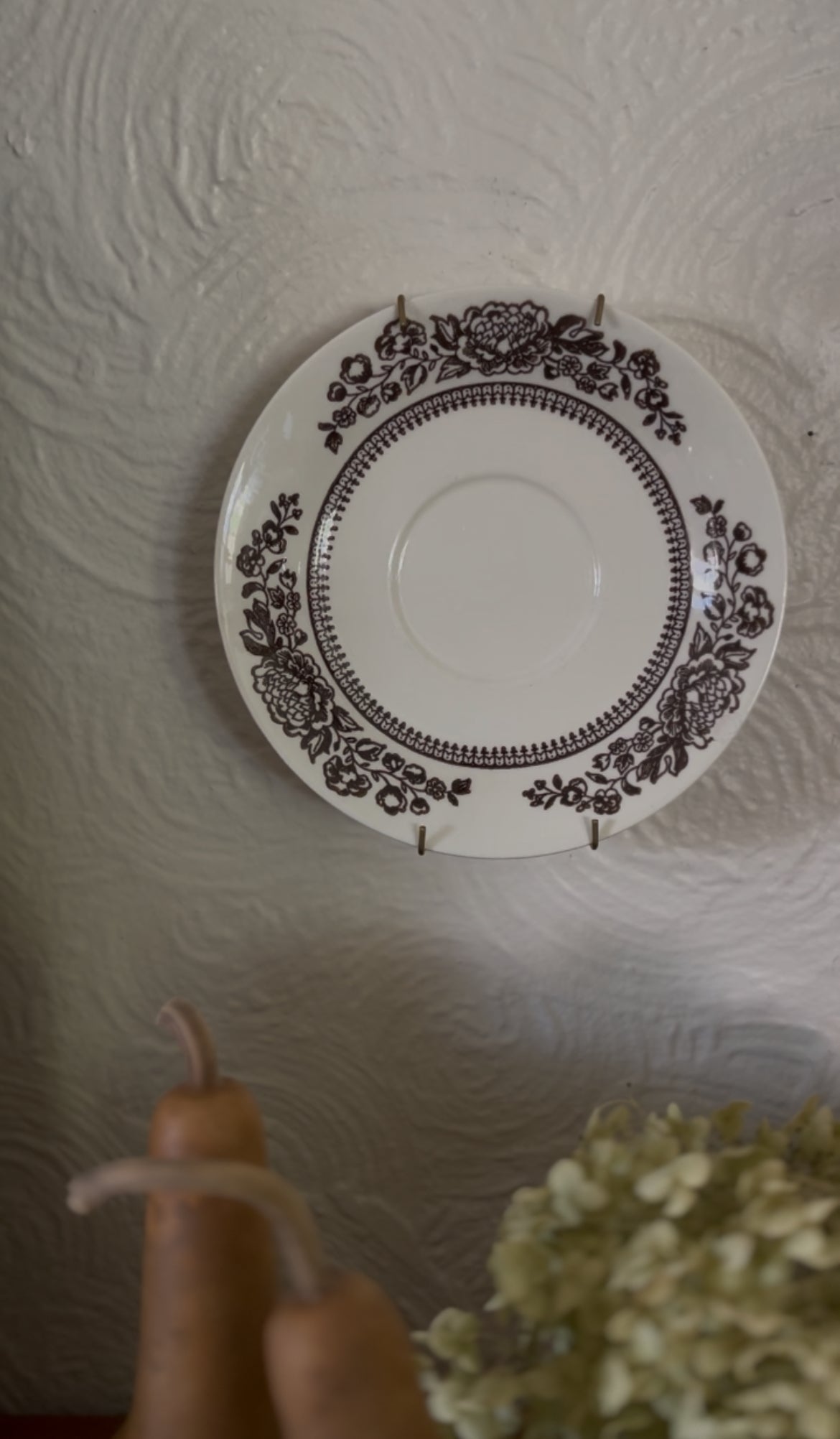 Royal China USA Brown Sussex Plate (2 dessert plates and 2 saucers available)
