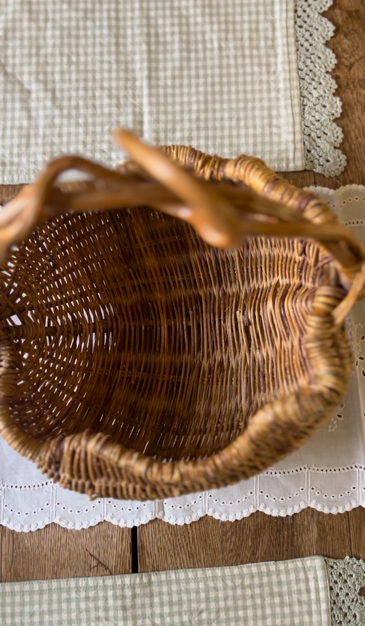 Woven Buttocks Basket