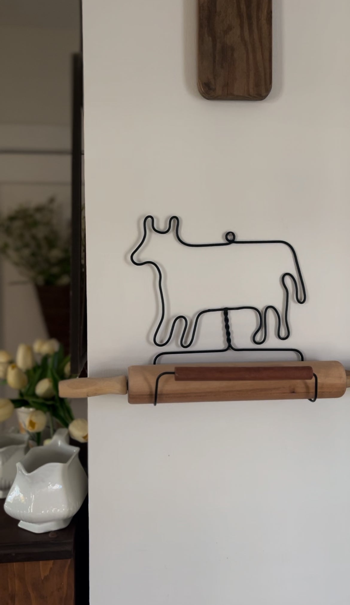 Cow-Shaped Twisted Wire Rolling Pin Holder (*rolling pin not included)