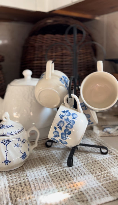 Black Metal Mug Rack