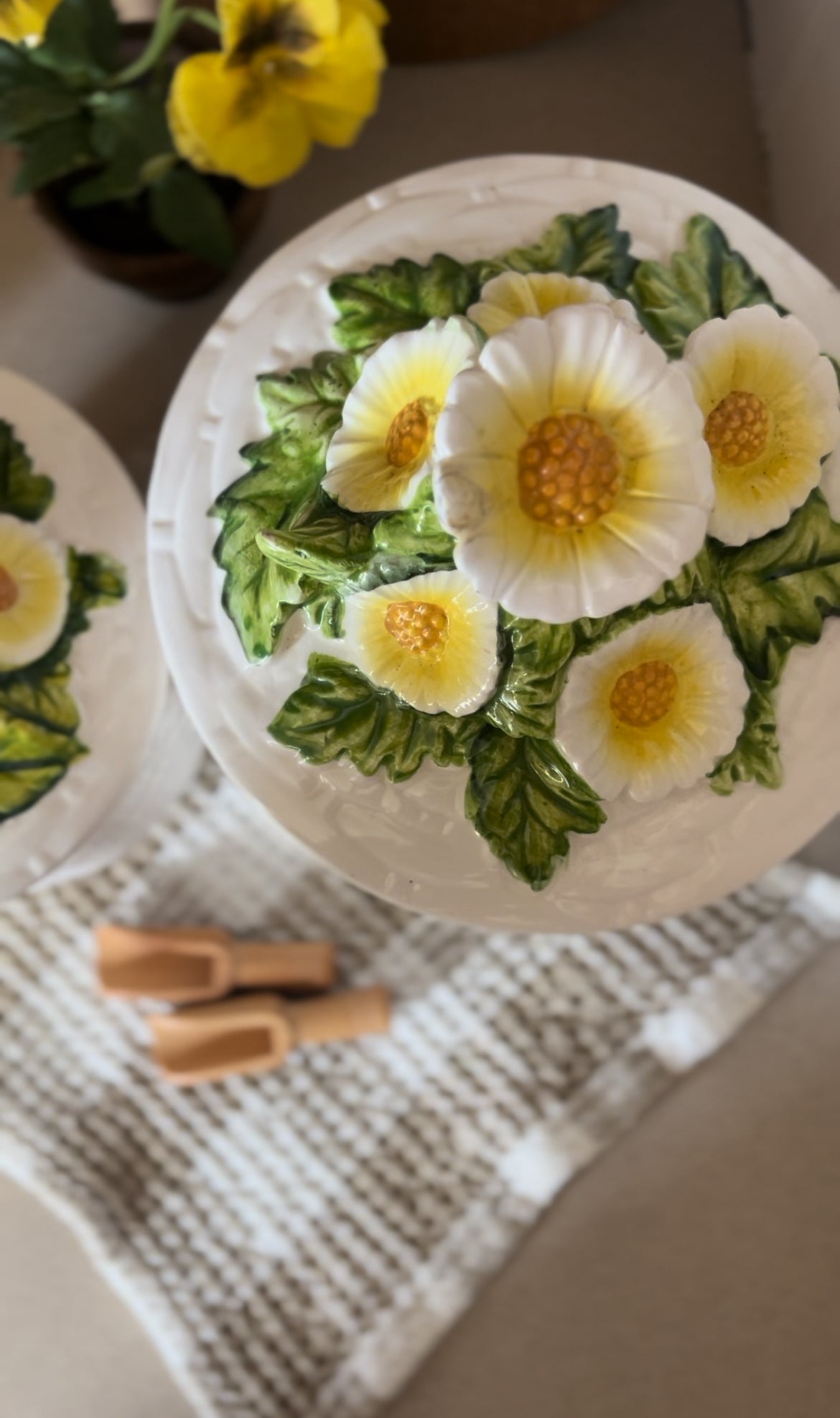 Set of 2 Vintage Lefton Daisy Canisters