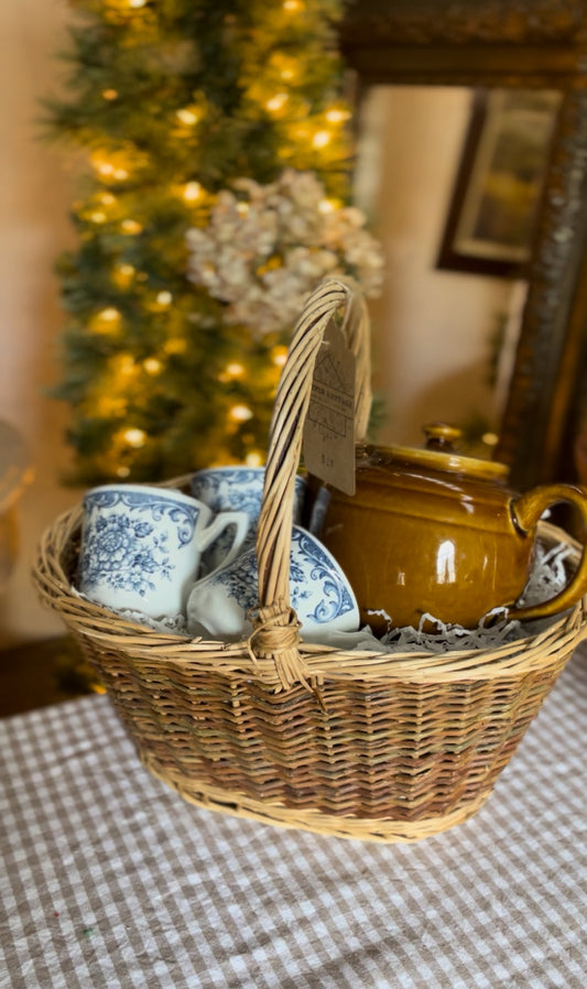 "Tea Lover" Gift Basket (value of $48)