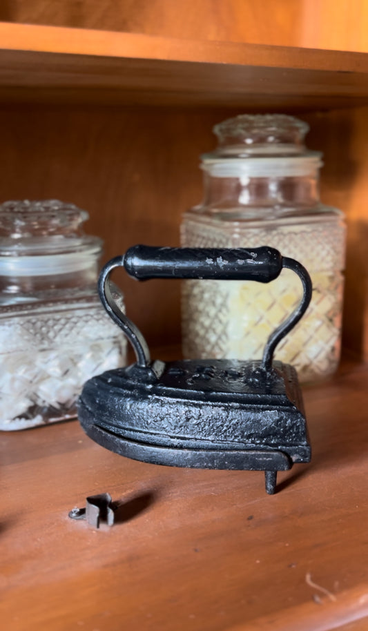Cast Iron Vintage Iron with Trivet Holder