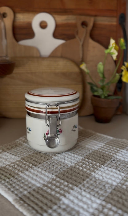 Small Cottage-Style Canister