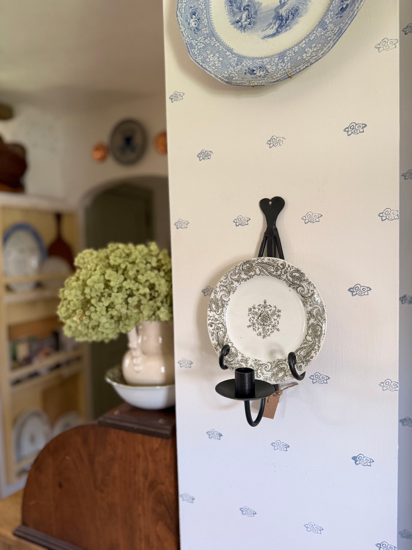 Wrought Iron Plate Sconce (comes with vintage plate made in England)