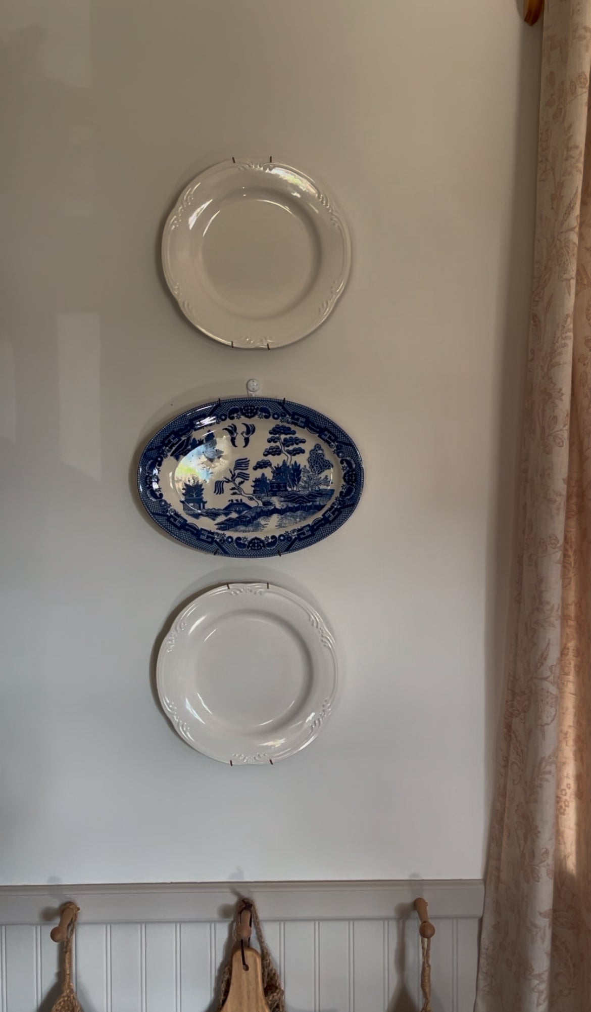 Blue Willow Platter with Plate Hanger