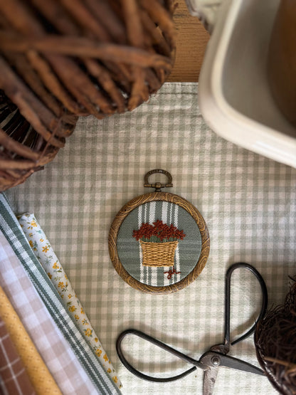 Mum on Green Striped Fabric Mini Embroidery Magnet