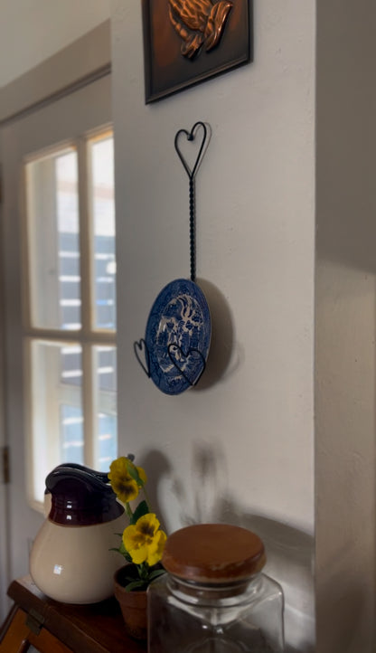 Wire Heart Plate Holder (blue willow plate included)
