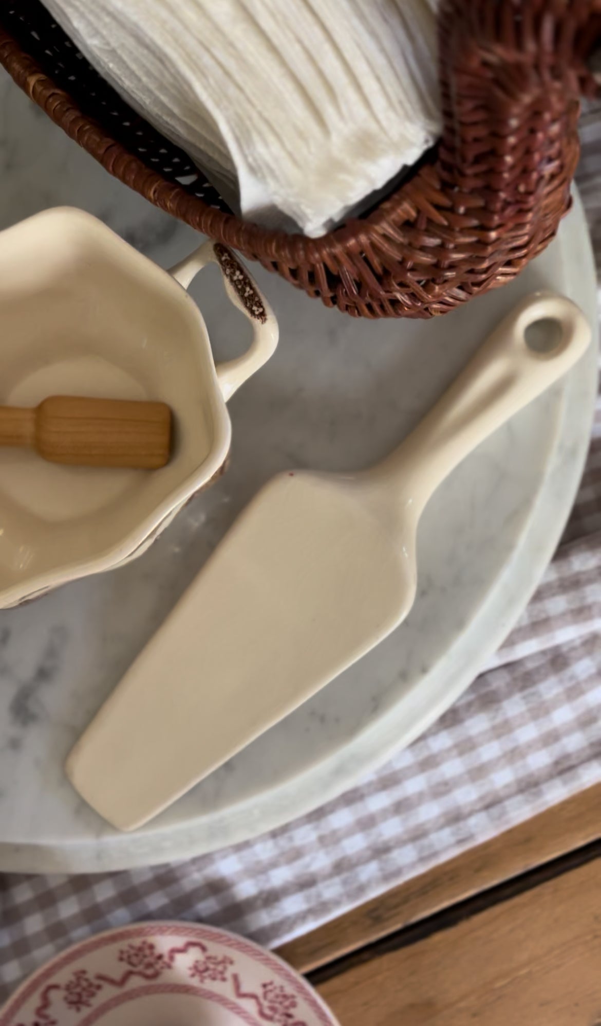 Porcelain White and Etched Gold Cake Server