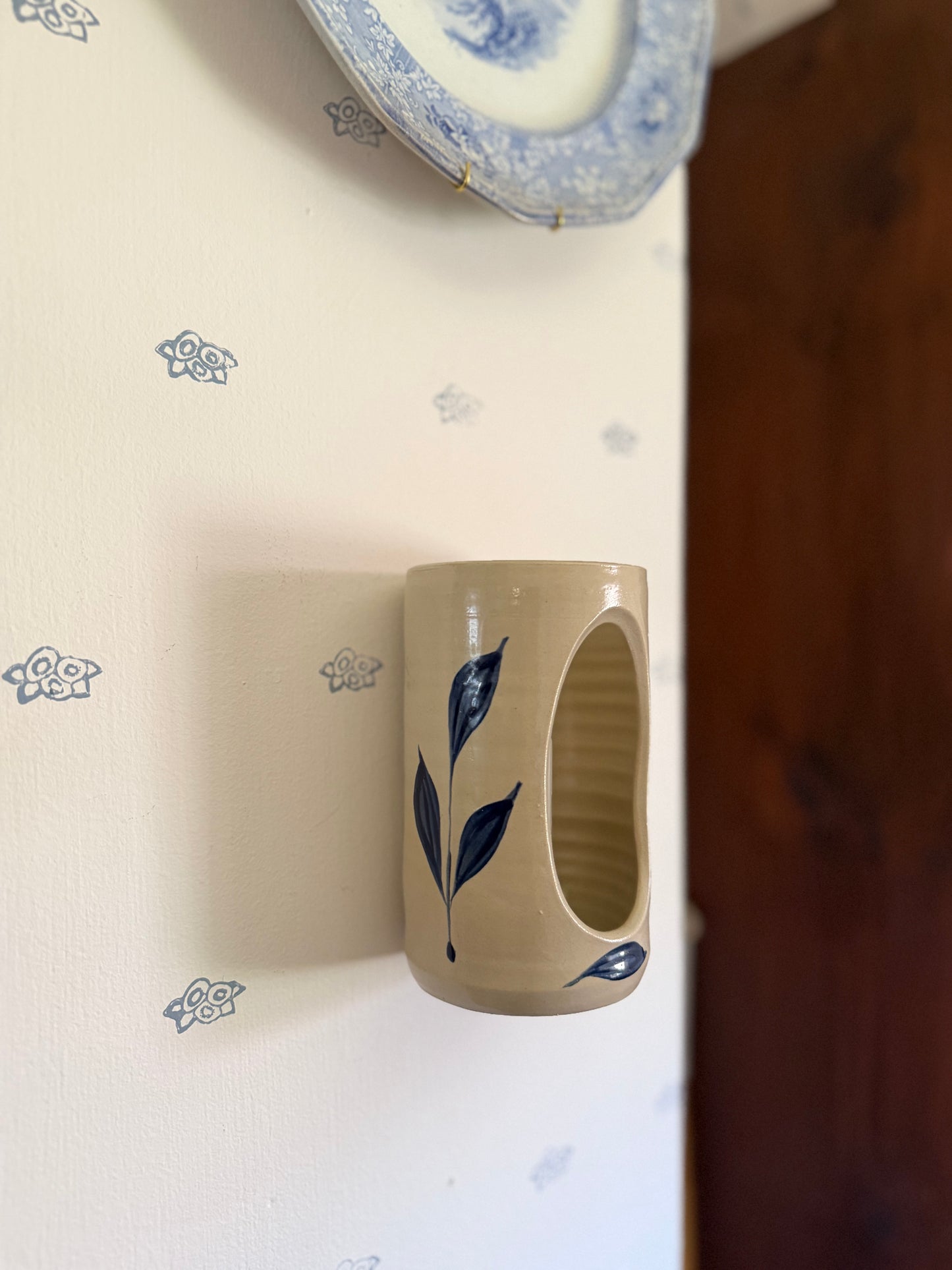 Williamsburg Pottery Sconce