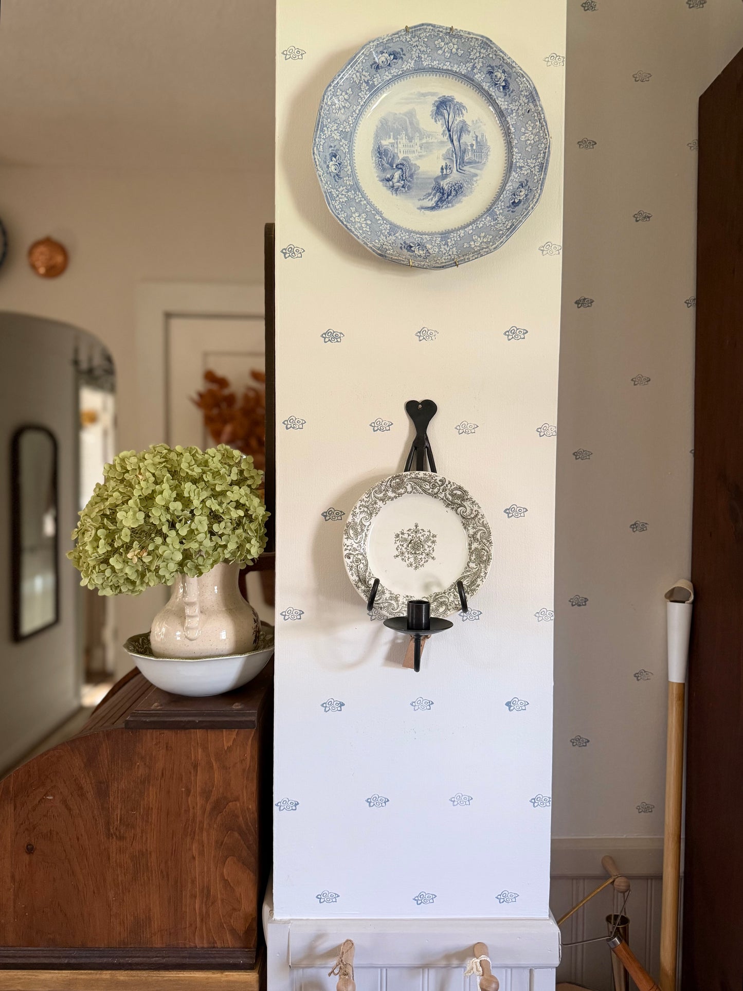 Wrought Iron Plate Sconce (comes with vintage plate made in England)