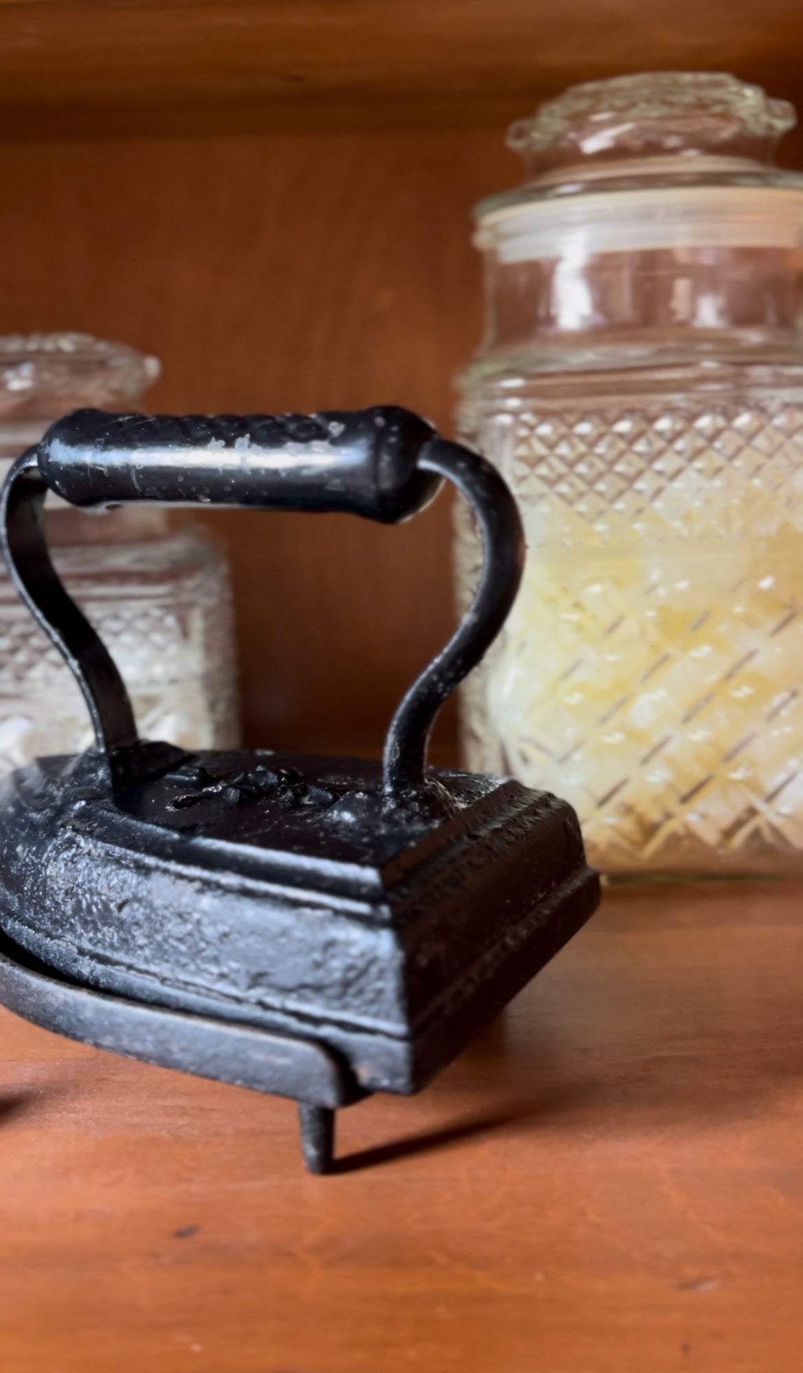 Cast Iron Vintage Iron with Trivet Holder