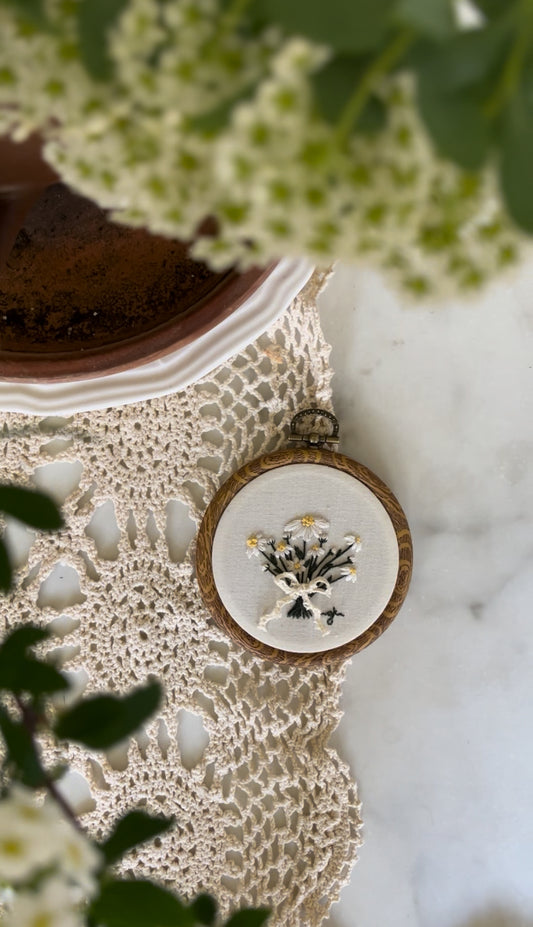Daisy Bouquet Embroidery Magnet