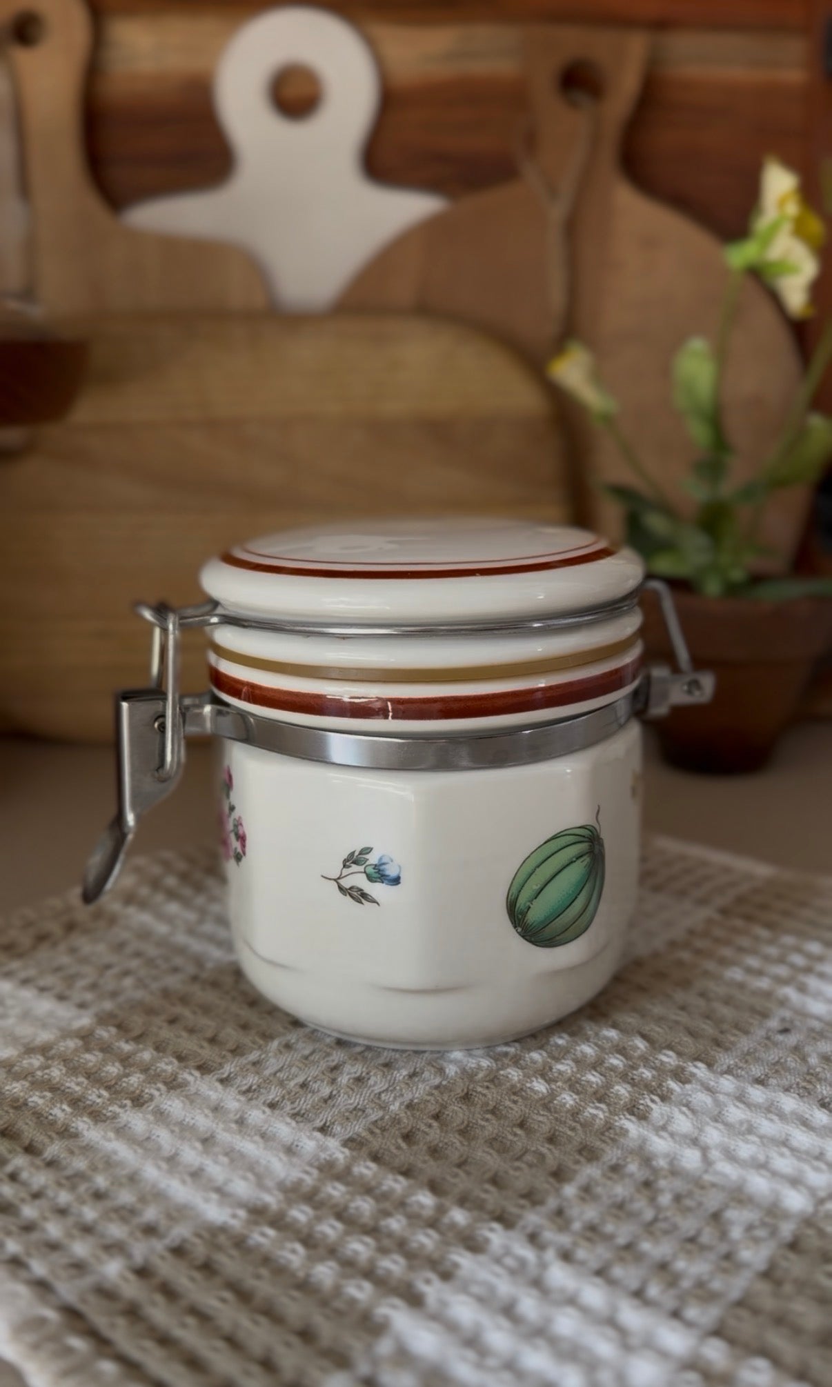 Small Cottage-Style Canister