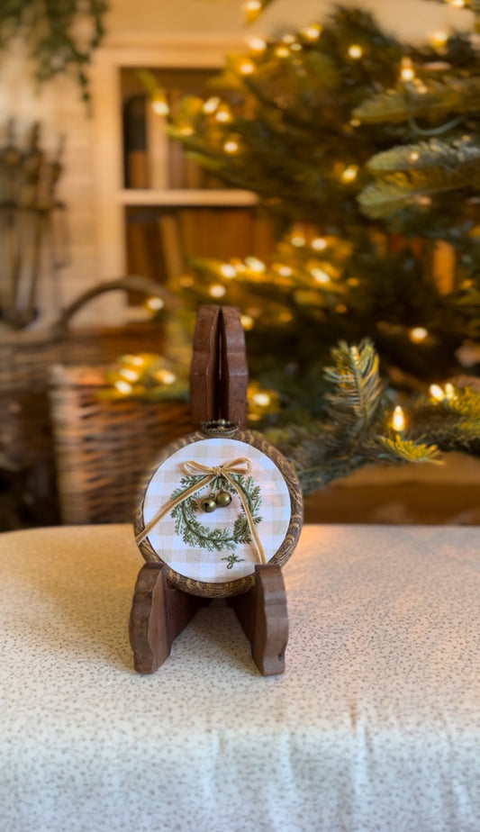 Small Christmas Wreath Embroidery Magnet