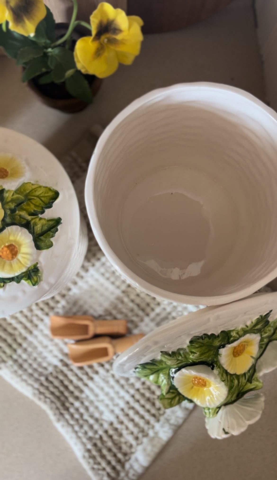 Set of 2 Vintage Lefton Daisy Canisters