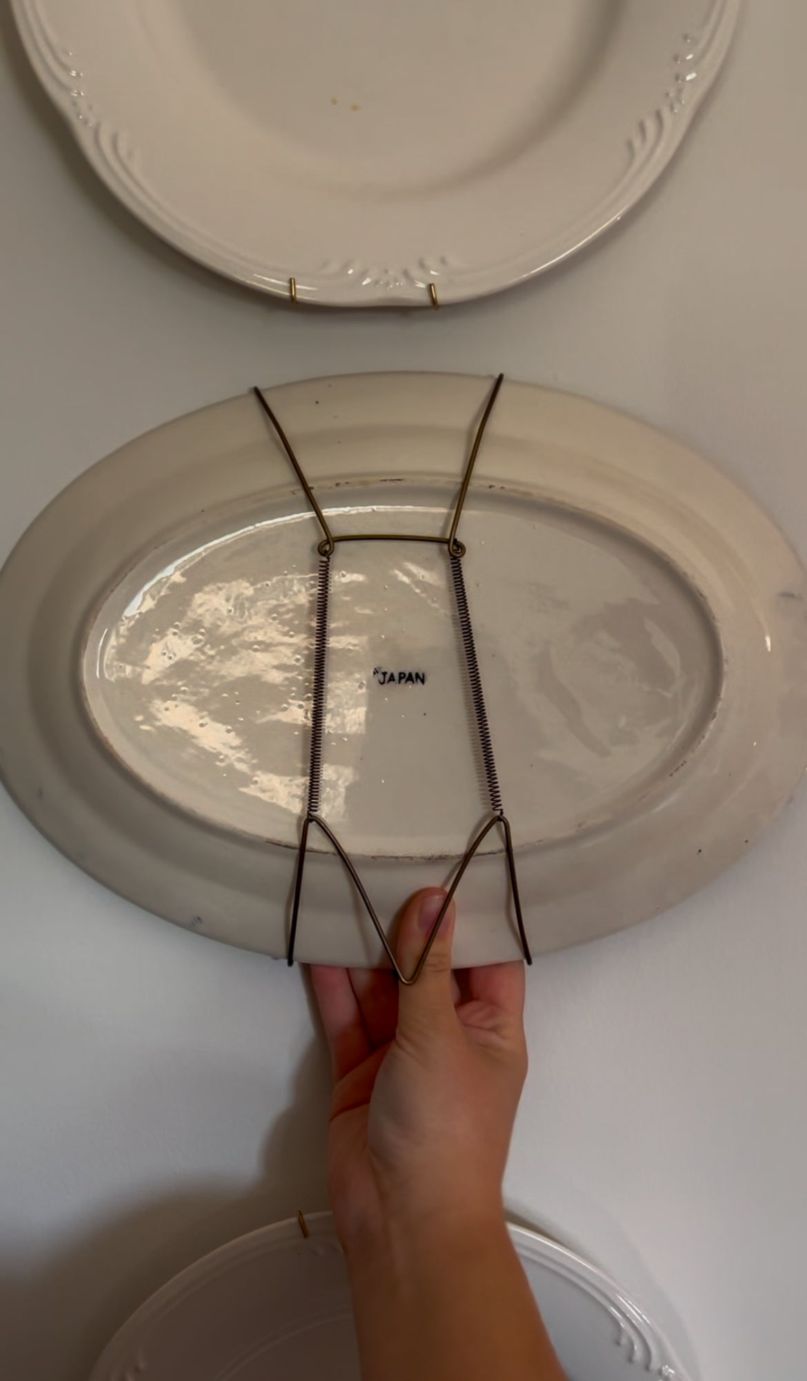 Blue Willow Platter with Plate Hanger