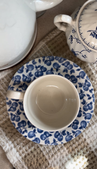 Set of 4 English Ironstone Tableware (EIT) Blueberry Patterned Teacups and Saucers made in England