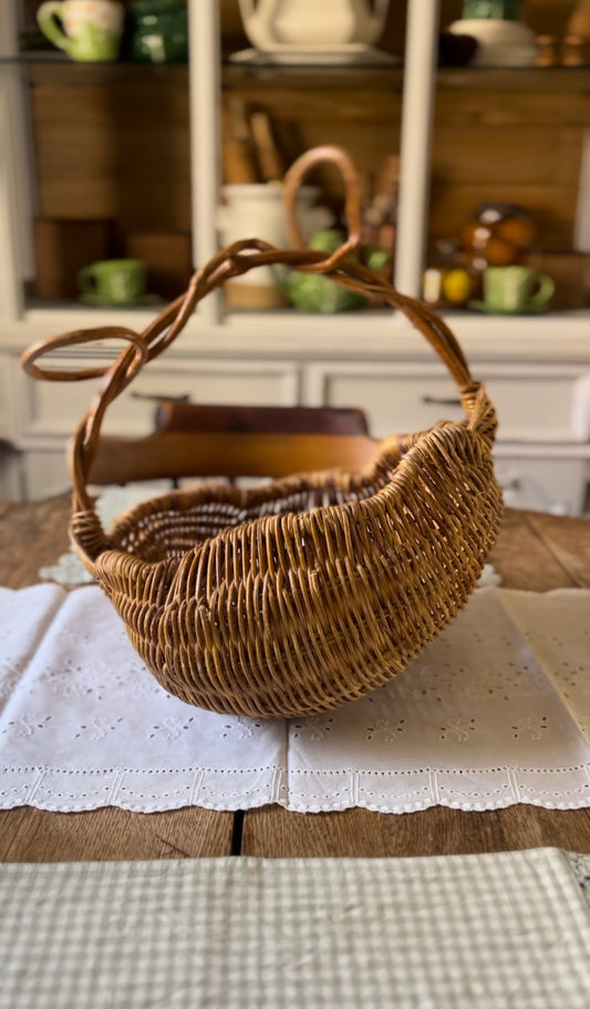 Woven Buttocks Basket