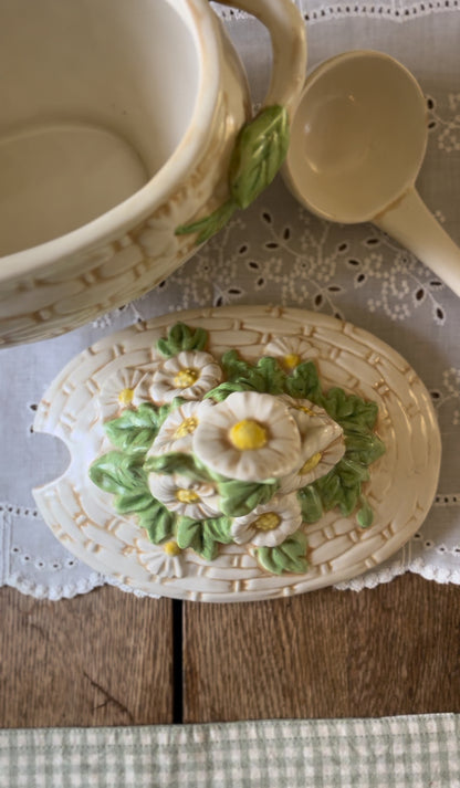 Daisy Tureen Set