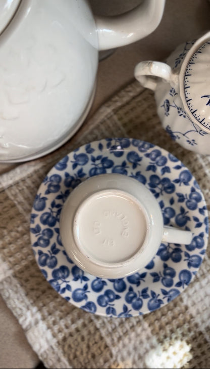 Set of 4 English Ironstone Tableware (EIT) Blueberry Patterned Teacups and Saucers made in England