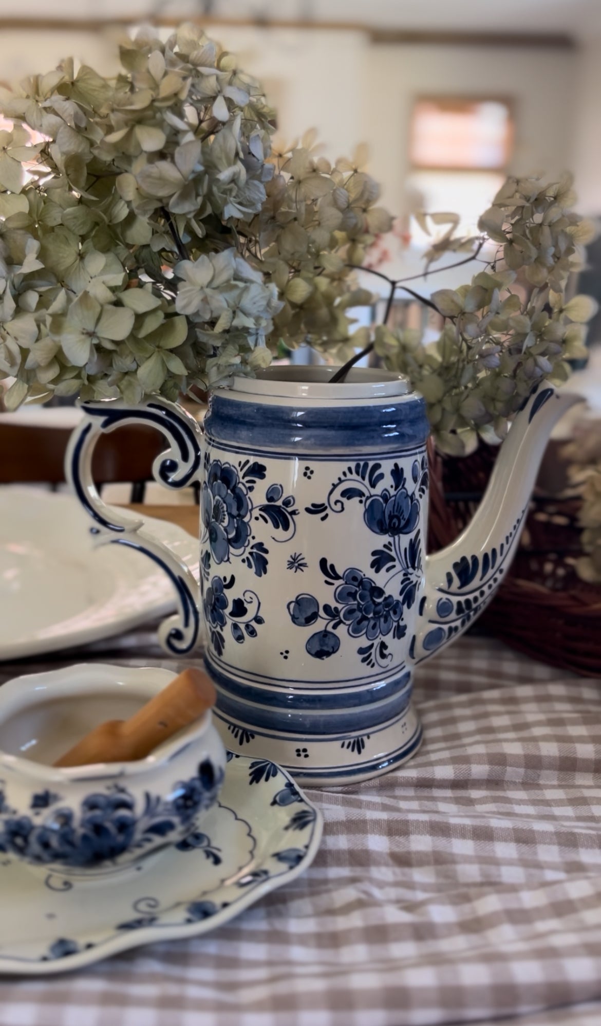 Delft Holland Teapot, Sugar Dish, Creamer, and Tray Set