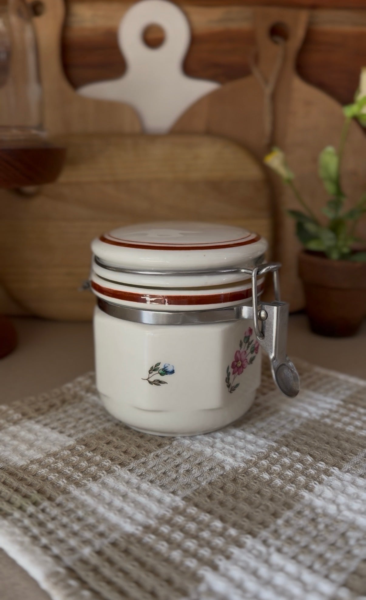 Small Cottage-Style Canister