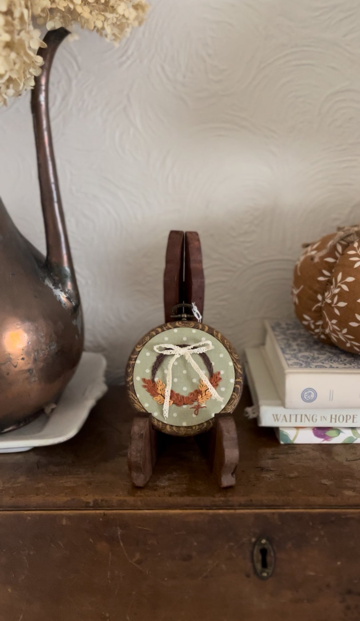Small Grapevine Fall Wreath on Green Polka-dot Fabric Embroidery Magnet