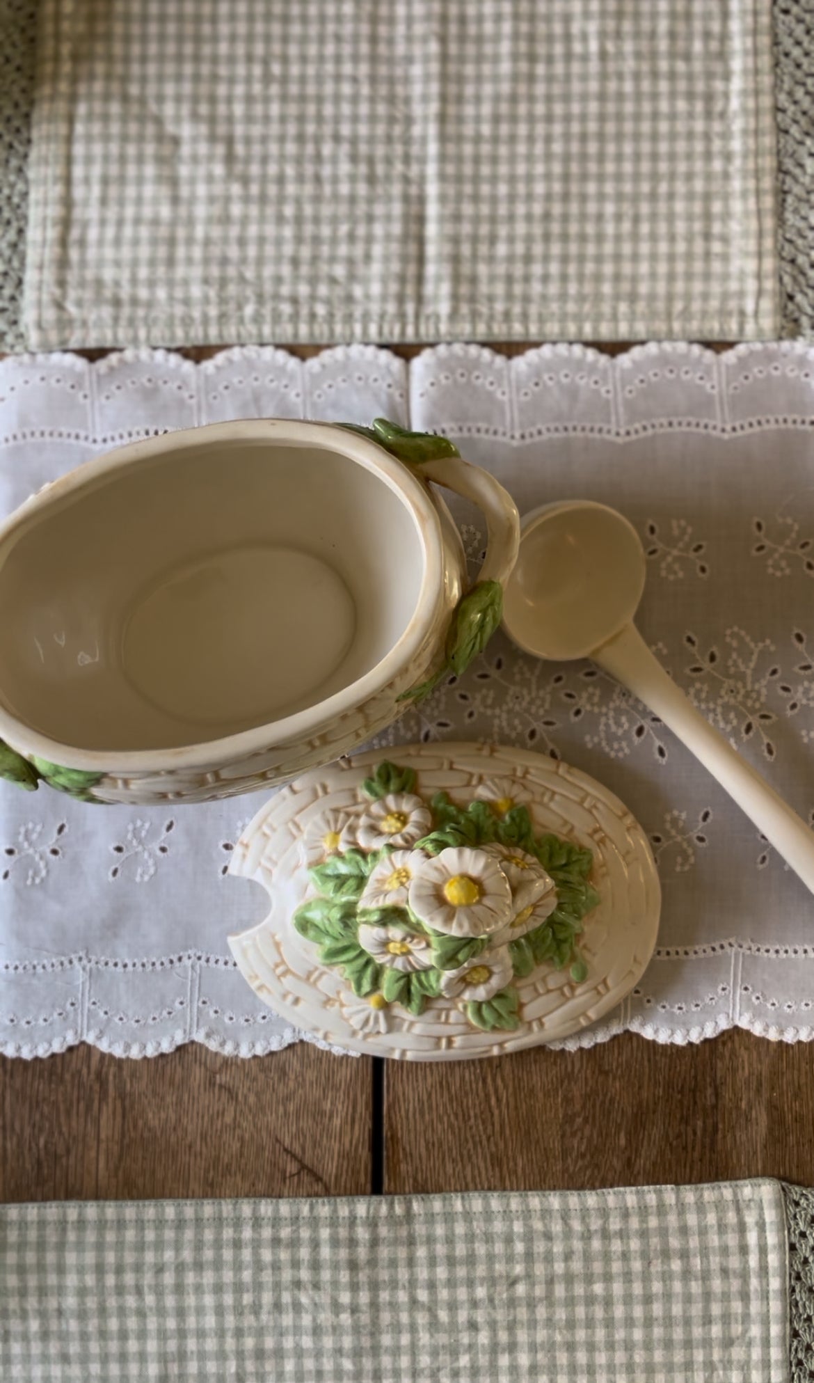 Daisy Tureen Set