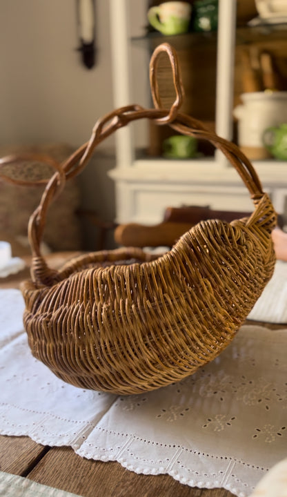 Woven Buttocks Basket