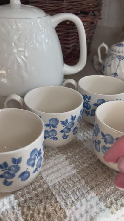 Set of 4 English Ironstone Tableware (EIT) Blueberry Patterned Teacups and Saucers made in England